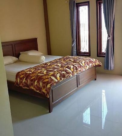 Andira Homestay Labuan Bajo Extérieur photo