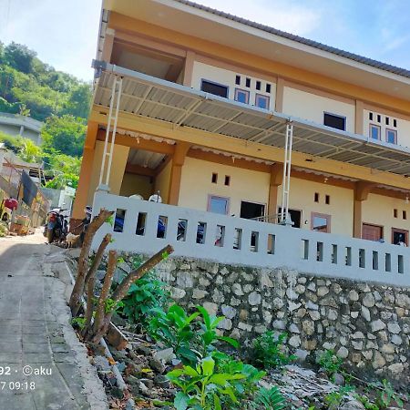 Andira Homestay Labuan Bajo Extérieur photo